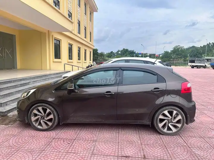 Kia Rio, коричневая, автомат, 132 568 км