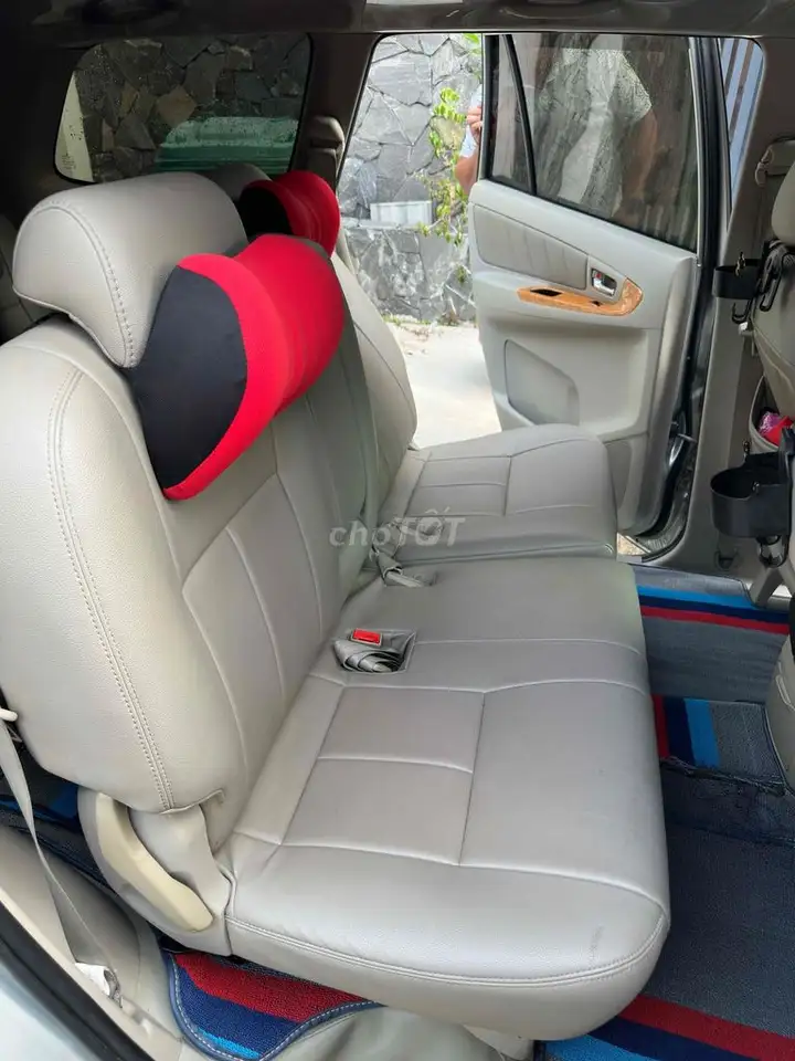 Toyota Innova V 2011 Серебристый 118 000 км