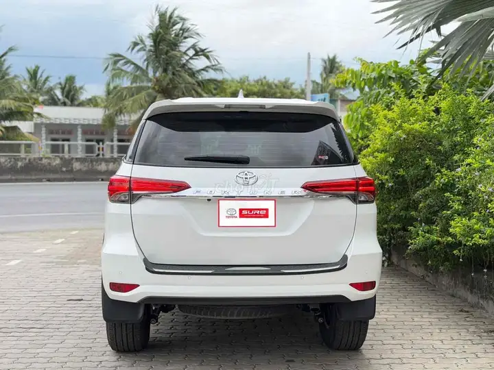 Toyota Fortuner 2024 2.4L 4x2 AT Белый