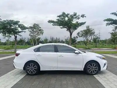 KIA K3 AT Премиум 2021 белый 63 000 км
