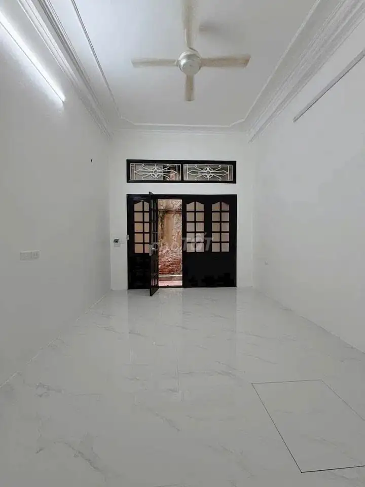 Угловой дом Чунг Фунг, Донг Да, 28м x 4 этажа, 3 спальни
