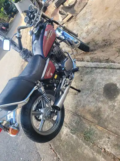 Honda Custom CM125 черно-красный с ручным сцеплением