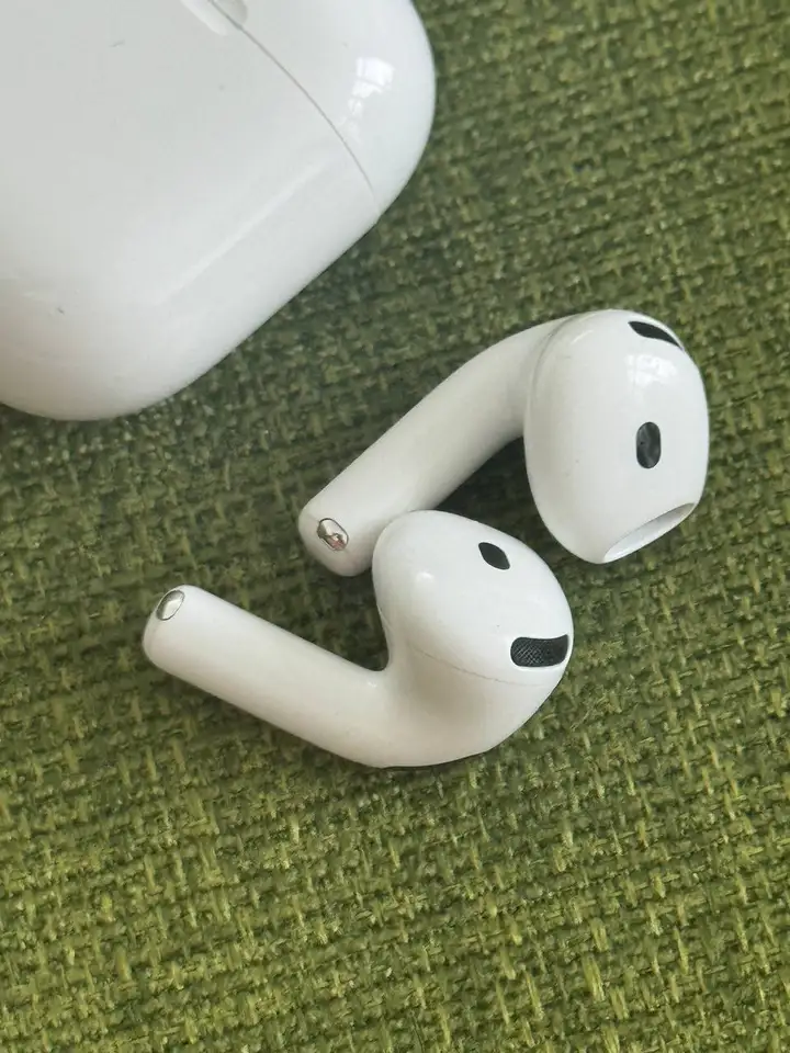 AirPods (4-е поколение)