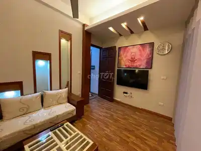 Аренда 2 этажа 4-этажного дома в переулке 115 Нуи Чук, Бадинь, Ханой