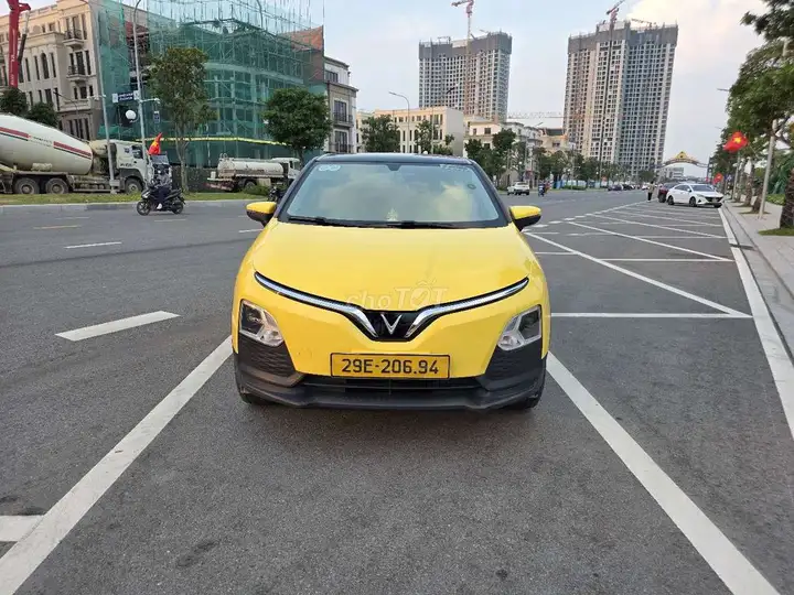 VinFast VF5 Plus 2025, желтый, пробег 90 тыс.