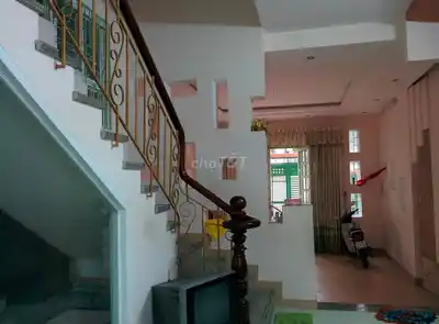 Дом с заездом для грузовика на улице Dương Quảng Hàm, район Gò Vấp, 5x18м, 4 спальни