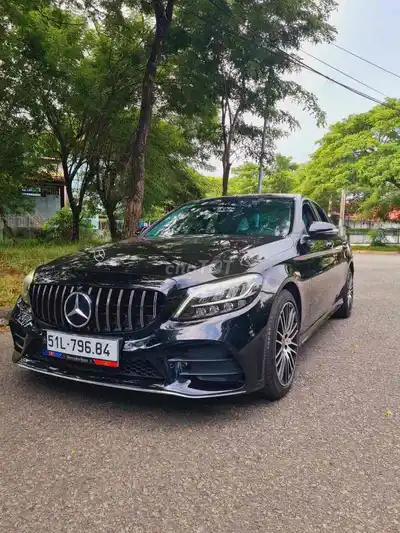 Mercedes-Benz C180 AMG 2020 48000 км чёрный
