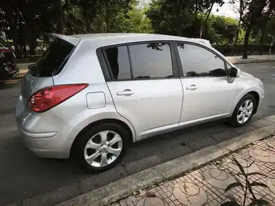 Nissan Tiida Hatchback 2010 Автомат Серебристый 88.799 км