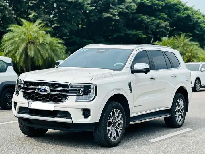 Ford Everest Titanium 2025 белый престижный