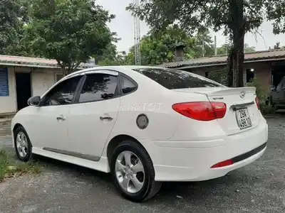 Hyundai Avante 2010 белый автомат