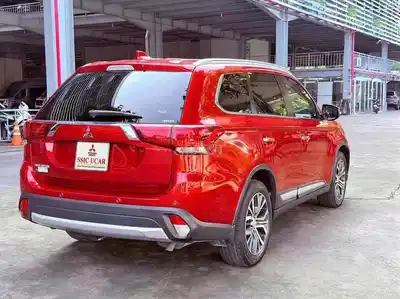 Mitsubishi Outlander 2.4L Premium 2018 красный