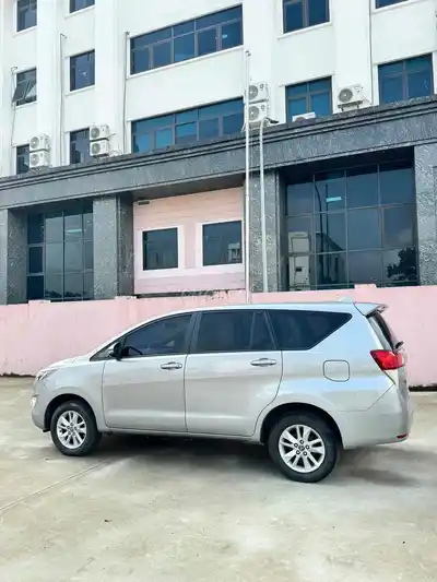 Toyota Innova 2.0E МКПП 2019 Серебристый госномер 30/F