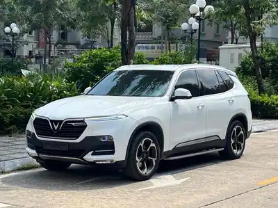 VinFast Lux SA Plus 2022 белый 60000 км