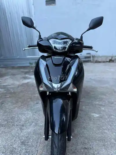 Honda SH 125 2016 Черный красивый автомобиль, тихий велосипед