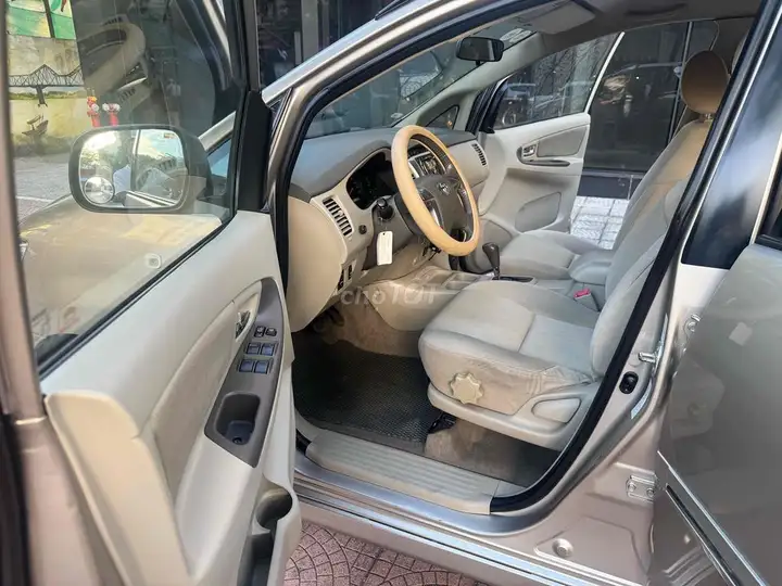 Toyota Innova 2.0 G 2014, АКПП, песочно-желтый