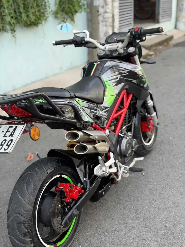 Benelli TNT 125cc, черный, зеленый