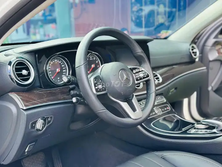 Mercedes-Benz E250 2017 Модель 2018 Белый