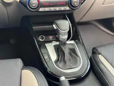 Седан Kia K3 1.6 Luxury 2022, красный, 65000 км