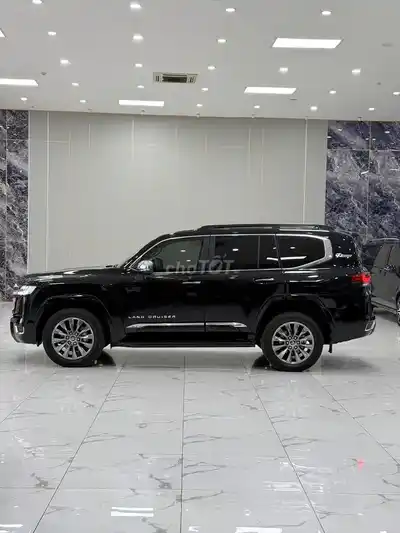 Toyota Land Cruiser LC300 2026 пробег 5000 км