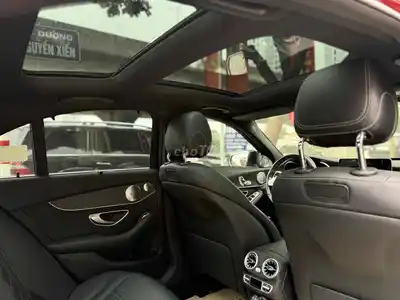 Мерседес-Бенц C300 2020 красный 50 000 км