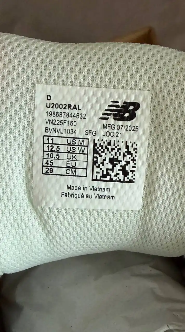 New Balance 2002r