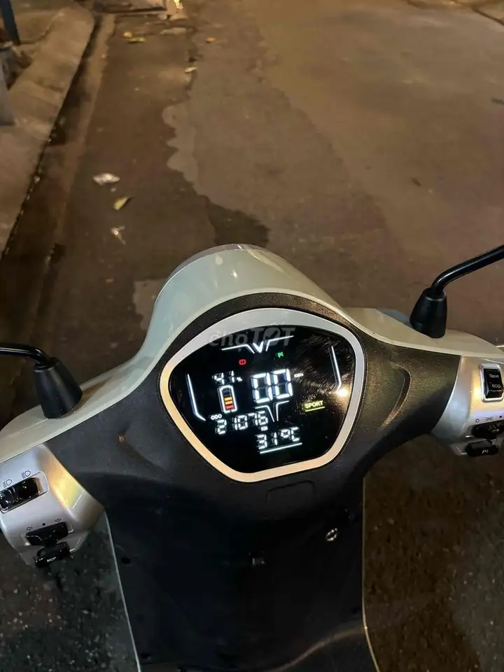 Электроскутер VinFast Evo Grand оливковый