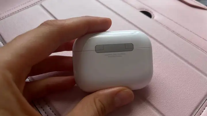 AirPods Pro 3 — кейс + левый наушник