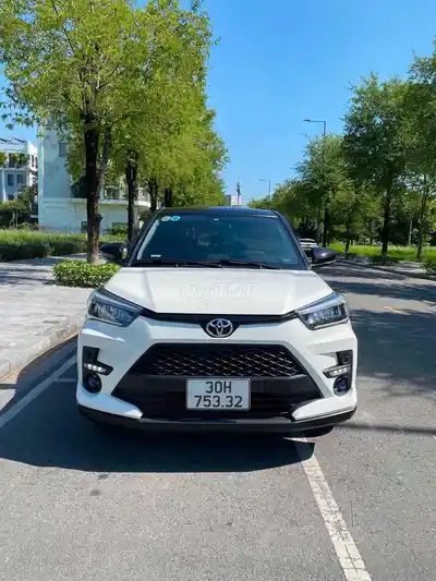 Toyota Raize белый SUV автомат бензин