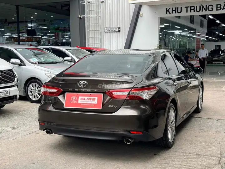 Toyota Camry 2.5Q 2021, минимальный пробег, семейный автомобиль