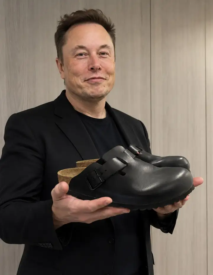 Birkenstock, рюкзак Nike, камера Logitech Brio