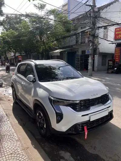 Kia Sonet Luxury 2024 белый