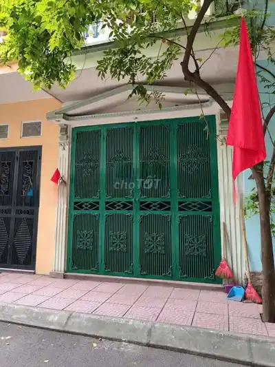 Дом 30м2 х 5 этажей, 6 спален, 4 санузла, разъезд для машин, Хо Тунг Мау