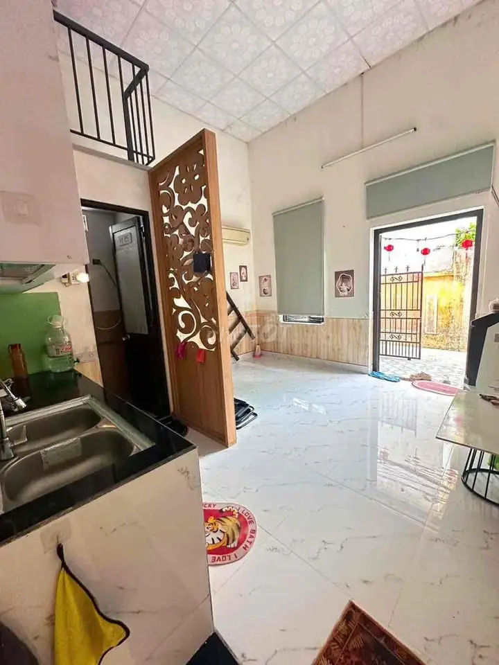 Дом с мезонином в переулке Чыонг Чинь, сквозной на Тон Дан