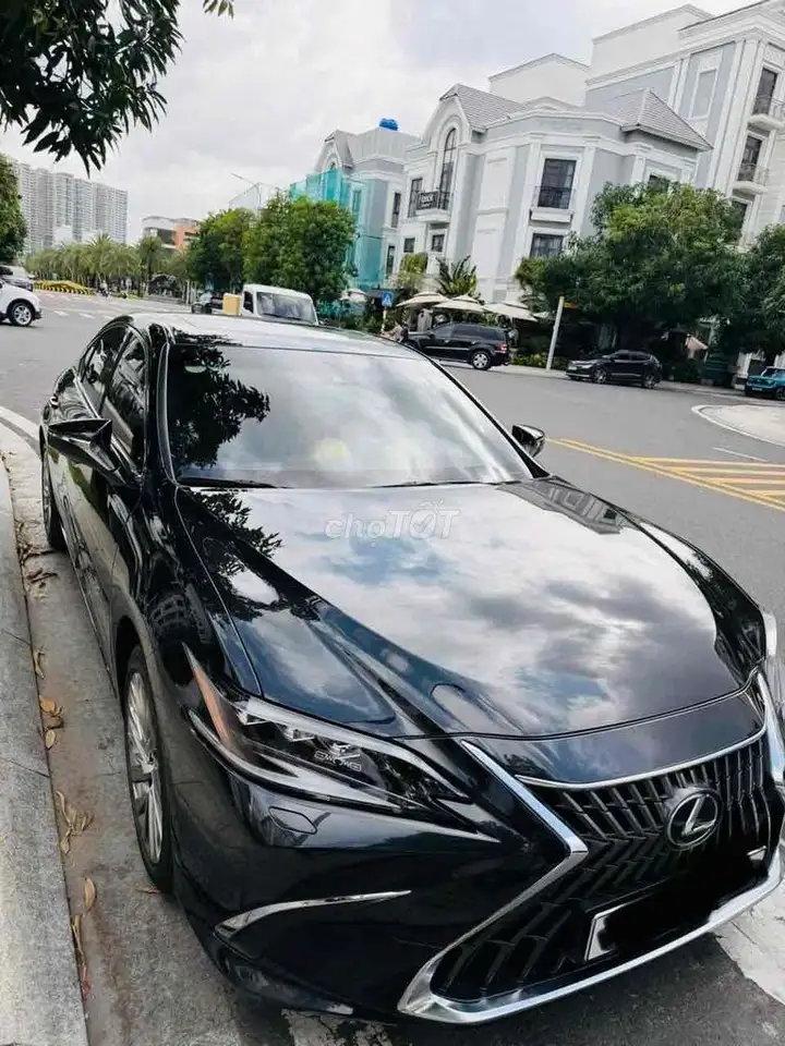 Lexus ES 250 2025, черный, 16 038 км