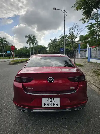 Mazda 3 2021 Luxury 17.000 км Красная