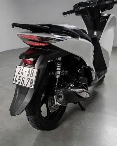 Хонда SH 160i ABS 2024 Черно-белая 13 000 км