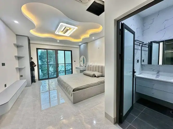 Bán nhà Hồng Tiến 7 tầng ô tô tránh gần Wellspring, Tâm Anh