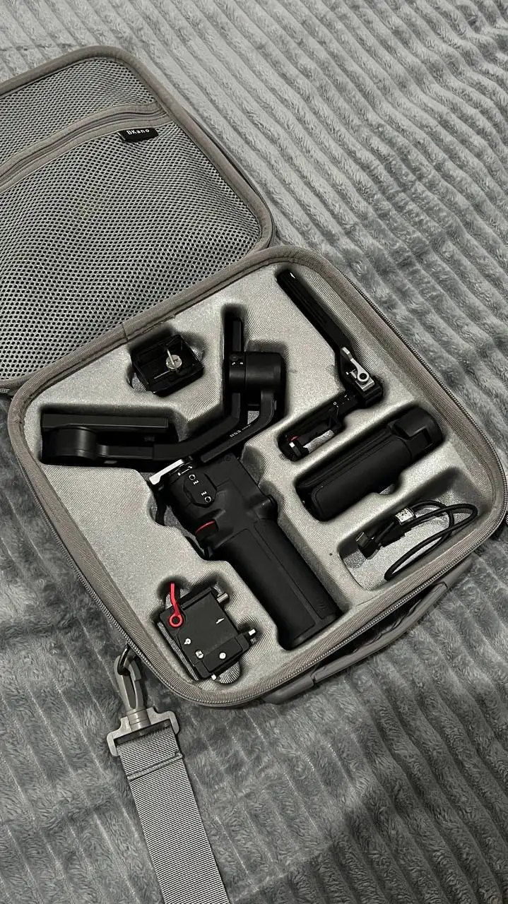 Стабилизатор для камеры / телефона DJI RS3 Mini + плотный кейс