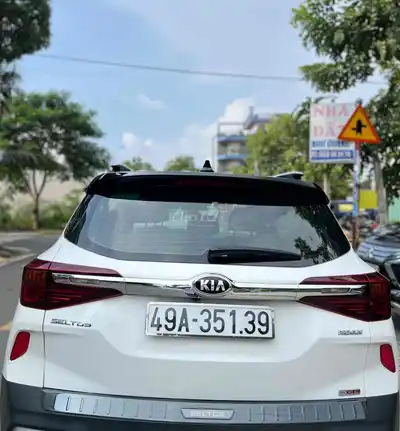 Kia Seltos 1.4 Turbo 2020 Белый 40 000 Км