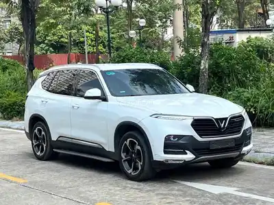 VinFast Lux SA Plus 2022 белый 60000 км