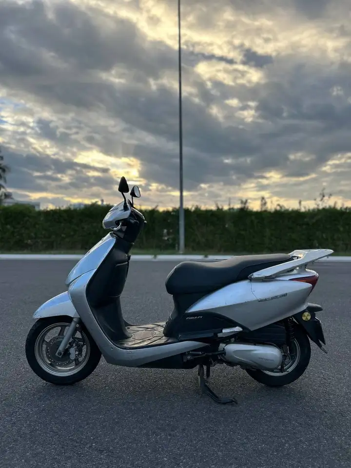 Honda SCR