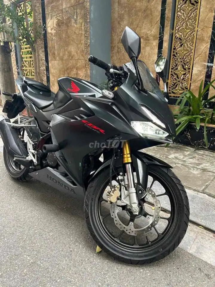 Honda CBR150 ABS FI 2022, пробег 6000 км, номер 29, как новая