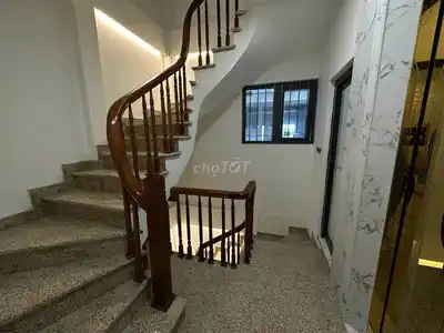 Аренда таунхауса в Винь Туй с лифтом, разъездом для машин