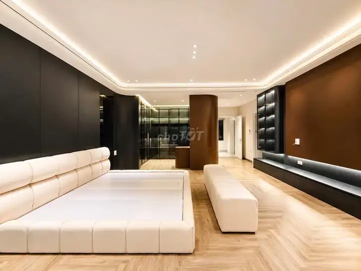 Bán nhà mặt phố Nguyễn Sơn, 90m2, 2 thoáng, thang máy