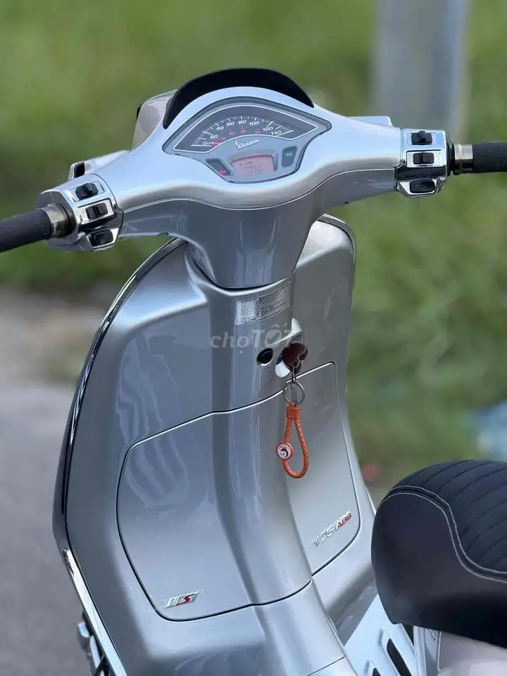 Piaggio Vespa Sprint iGet ABS серебристый