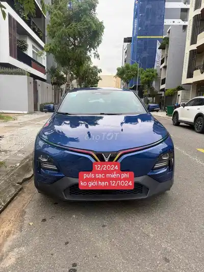 VinFast VF6 Plus 2024 синий 10000 км