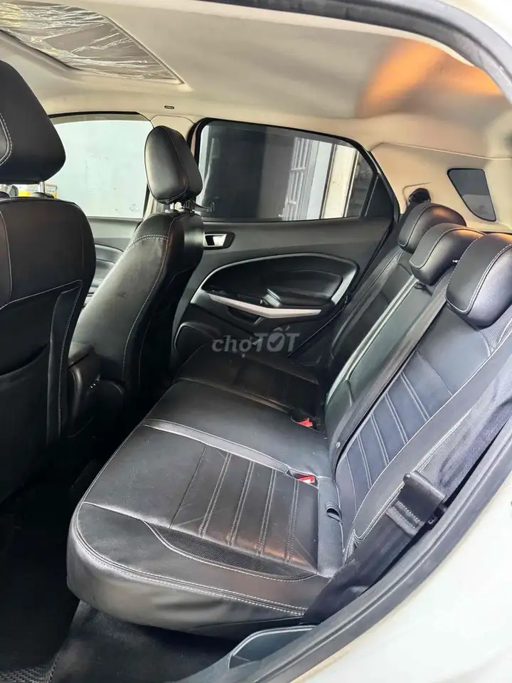 Ford EcoSport Titanium, белый, автомат, 5 мест