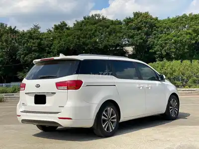Масляный двигатель Kia Sedona 2018 белый