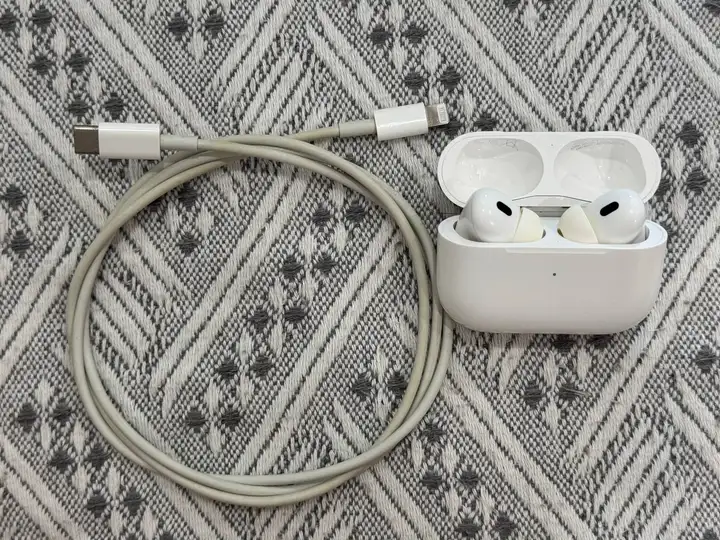 Apple AirPods Pro (1-го поколения)