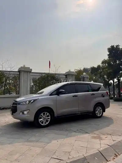 Toyota Innova 2.0E 2019 МКПП Серебристый